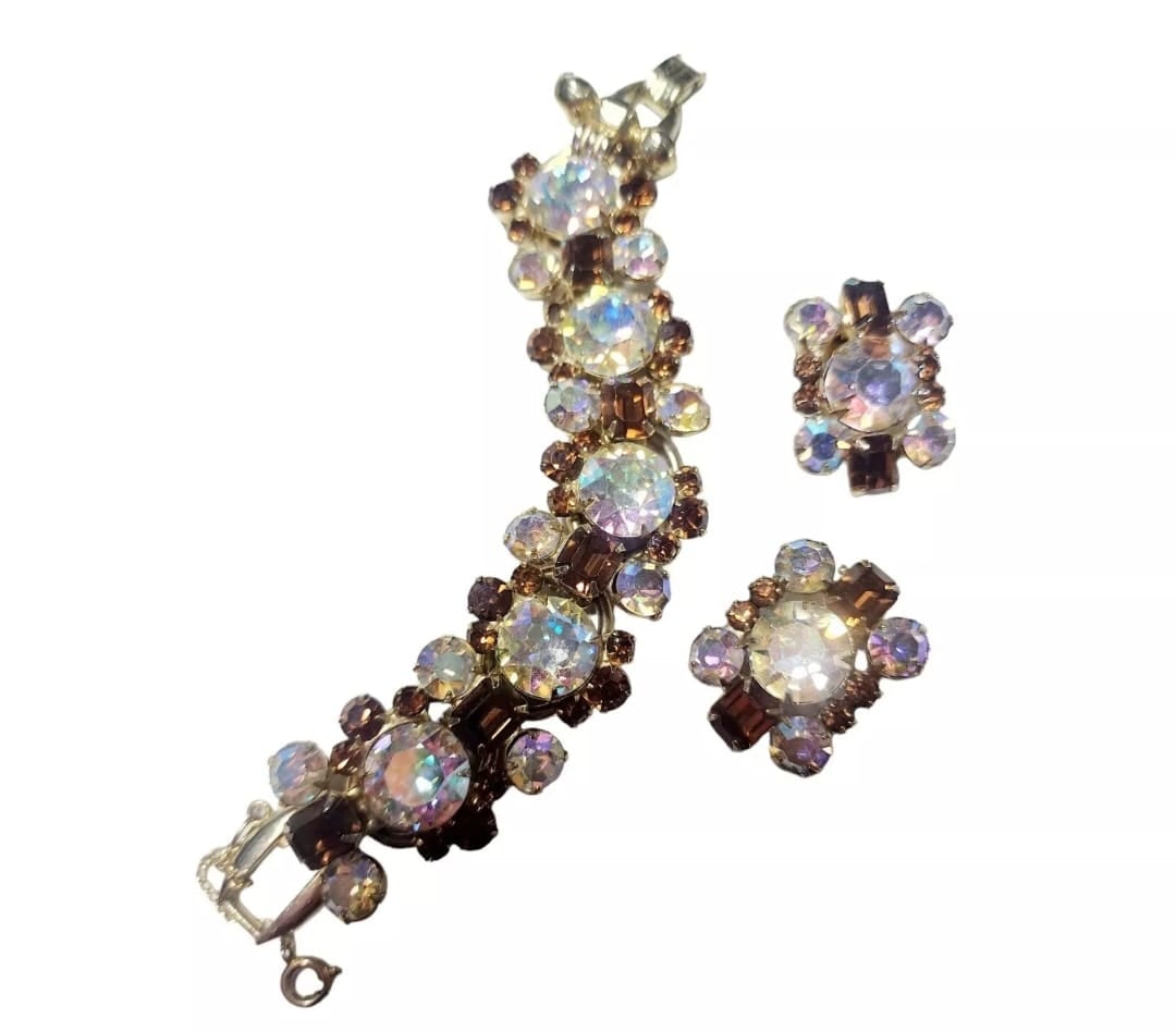 BEAUTIFUL BLINGY JULIANA BRACELET SET: THE BRACELET IS 7.5", EARRINGS ARE CLIPS ARE 1.5". THE BACK OF THE BRACELET DOES HAVE SOME WEAR TO THE PLATING.