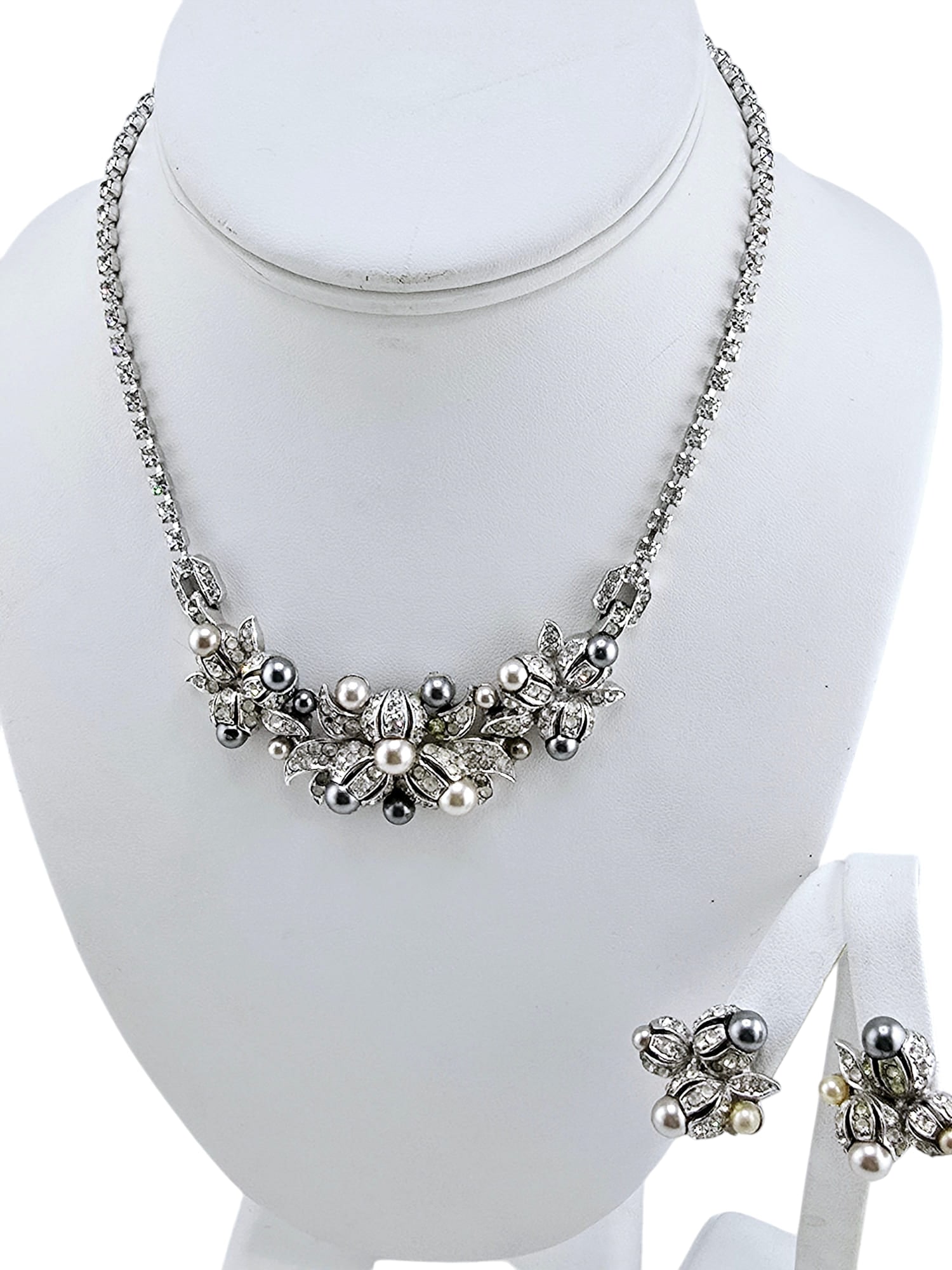 VINTAGE BOUCHER 5869? RHINESTONE AND PEARL NECKLACE SET: ABSOLUTELY A STUNNING SET, THE NECKLACE IS SIGNED AND NUMBERED, NOT 100 PERCENT SURE BUT LOOKS LIKE 5869. EARRINGS ARE CLIPS, #5871, 1 EARRINGS IS MARKED BOUCHER THE OTHER IS NUMBERED. IN NICE CONDITI