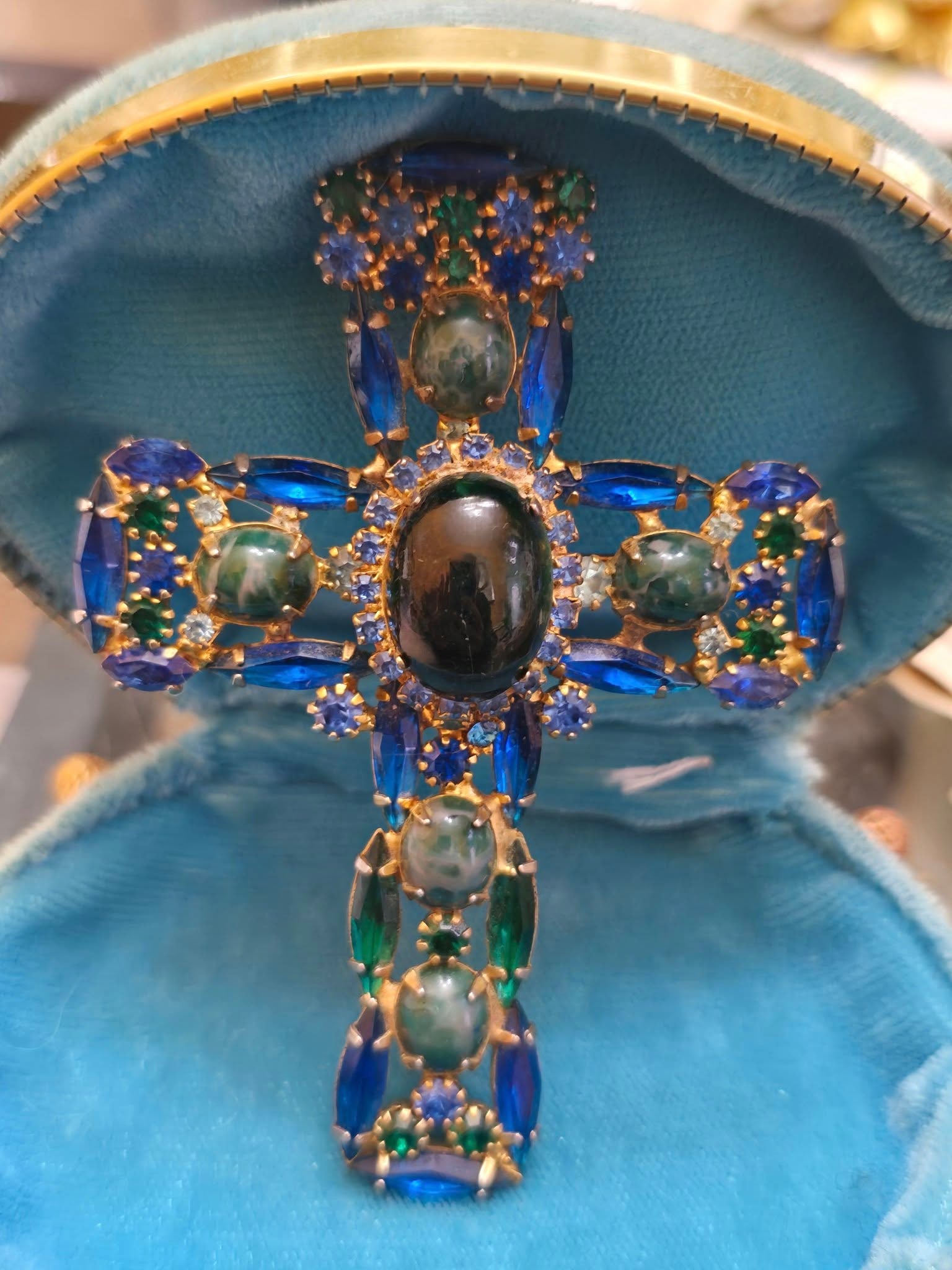 AMAZING UNSIGNED ALICE CAVINESS CABOCHON AND RHINESTONE CROSS BROOCH OR PENDANT (1 of 8)