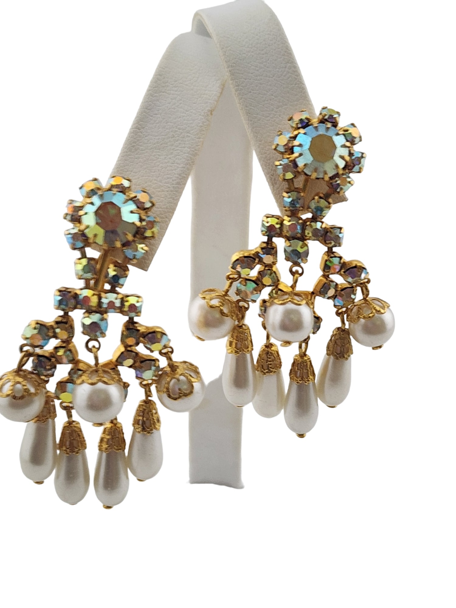 VINTAGE FAUX PEARL DANGLE CLIP EARRINGS (1 of 5)