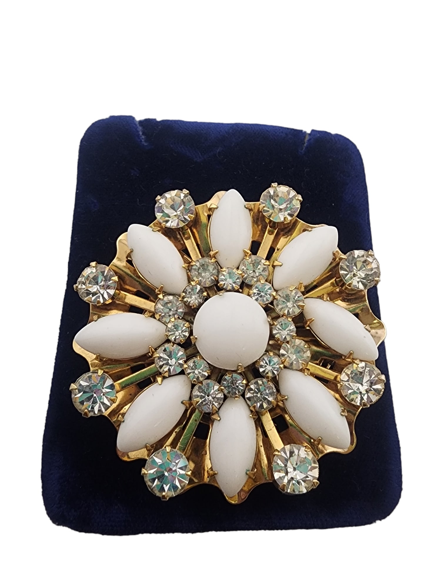 VINTAGE UNSIGNED LAYERED MILK GLASS AND RHINESTONE BROOCH: VINTAGE STONE AND STERLING PENDANT NECKLACE, NOT MARKED. PENDANT TESTS AS STERLING, CHAIN IS HOLDING SLIGHTS WHEN TESTED. 20", CAN BE WORN ON EITHER SIDE. WE OFFER IN-HOUSE SHIPPING AS WELL AS LIVE SH