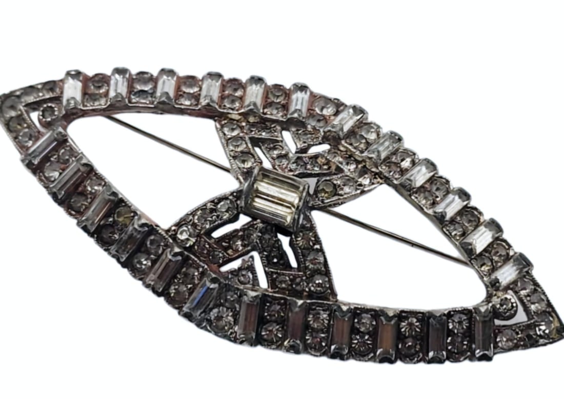 VINTAGE OLD PASTE BROOCH (1 of 4)