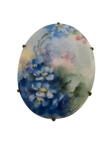ANTIQUE PAINTED PORCELAIN ON BRASS BROOCH WITH C CLASP