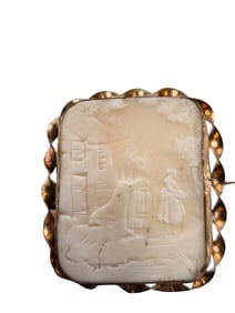 ANTIQUE SHELL CAMEO LANDSCAPE IN BRASS BEZEL BROOCH