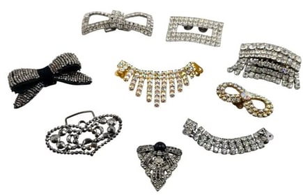 MIXED GROUP OF MOSTLY SINGLE SHOE CLIPS