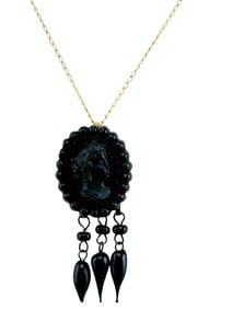 ANTIQUE VICTORIAN MOURNING CAMEO PENDANT NECKLACE