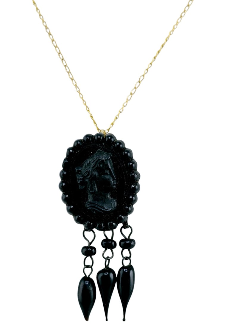 ANTIQUE VICTORIAN MOURNING CAMEO PENDANT NECKLACE (1 of 6)