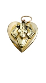 VINTAGE BRASS DETAILED HEART LOCKET