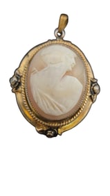 ANTIQUE RAISED CAMEO PENDANT IN ELABORATE BRASS FRAME
