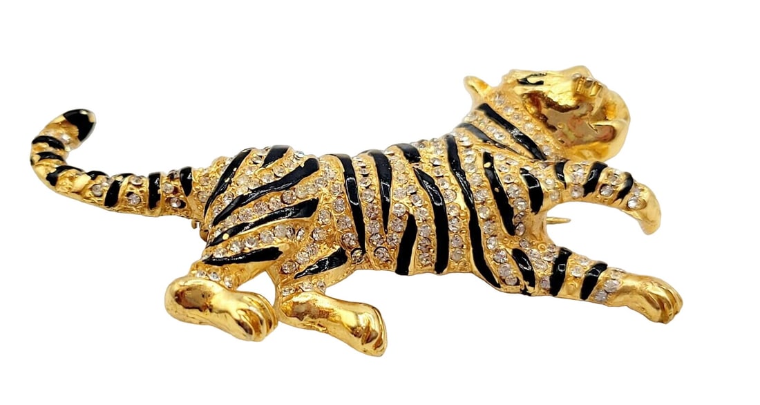 VINTAGE RARE HATTIE CARNEGIE SIGNED LION BROOCH: *RARE* Vintage Signed Hattie Carnegie Lion Brooch Book Piece Fabulous piece, a few nicks yo the enameling. All stones are there, almost 3" long, signed on the back. This is a book piece page 141 of th