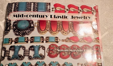 MID CENTURY PLASTIC JEWELRY BOOK BY SUSAN MAXINE KLEIN