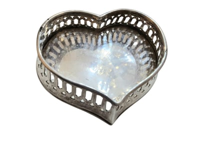 VINTAGE TIFFANY & CO #16075 HEAVY PIERCED HEART STERLING RING CADDY