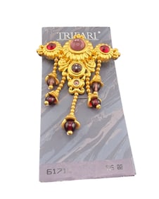 NOS TRIFARI MATTE GOLD AND GLASS DANGLE BROOCH ON ORIGINAL CARD
