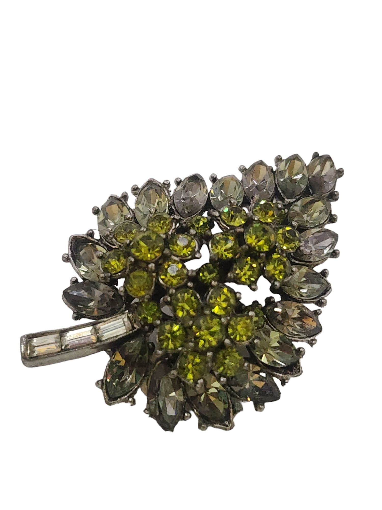 VINTAGE SIGNED TRIFARI DIMENSIONAL LEAF BROOCH: Vintage Signed Trifari Dimensional Leaf Brooch (A3878) Size: Almost 2" Color: Silver, Clear, Green Condition: Very good vintage Signed: Trifari Details: Marked on stem with the crown. Shipping Informa