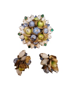 VINTAGE UNSIGNED MILK GLASS RHINESTONE & BEADED FLOWER BROOCH SET