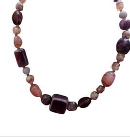 VINTAGE SIGNED MIRIAM HASKELL GLASS HAND KNOTTED NECKLACE