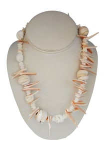 VINTAGE CONCH SHELL BEADED NECKLACE