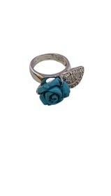 VINTAGE STERLING HOWLITE CARVED FLOWER AND RHINESTONE RING SZ 7