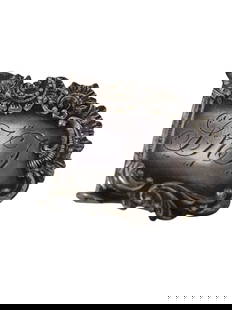 ANTIQUE STERLING ART NOUVEAU BELT BUCKLE: ANTIQUE STERLING ART NOUVEAU BELT BUCKLE 1.5". NICE DETAILS. 7.35 GRAMS.