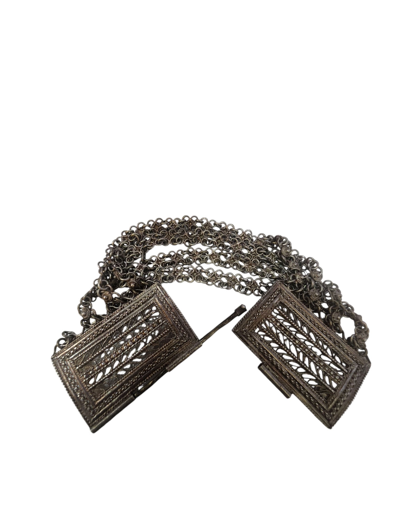 VINTAGE SIGNED MADE IN PALESTINE STERLING FILIGREE & CHAIN BRACELET: VINTAGE SIGNED MADE IN PALESTINE STERLING FILIGREE & CHAIN BRACELET. SIZE: ALMOST 7" WIDE CONDITION: VERY GOOD VINTAGE SIGNED: MADE IN PALESTINE WE OFFER IN-HOUSE SHIPPING AS WELL AS LIVE SHIPPING !! 