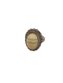 VINTAGE STERLING & STONE RING WITH FEATHER SIDES SIZE 8.5