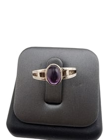VINTAGE STERLING AND PURPLE GLASS OR STONE RING SIZE 7