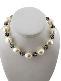 VINTAGE UNSIGNED FAUX PEARL AND RHINESTONE NECKLACE