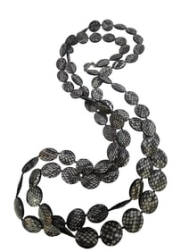 VINTAGE 50S 52" ACRYLIC LOOPOVER NECKLACE