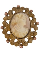 UNIQUE VINTAGE SHELL CAMEO BROOCH OR PENDANT