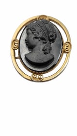 VINTAGE OLDER GLASS CAMEO BROOCH