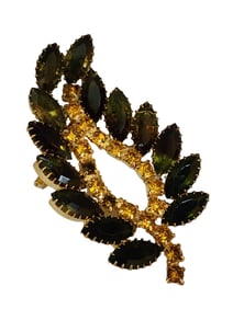 VINTAGE 2 TONE RHINESTONE WELL MADE BROOCH