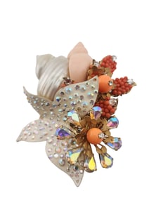 VINTAGE SIGNED LAWRENCE VRBA SHELL BROOCH