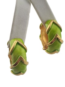 VINTAGE UNSIGNED ENAMEL HUGGIE CLIP EARRING