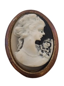VINTAGE RESIN OLDER CAMEO BROOCH
