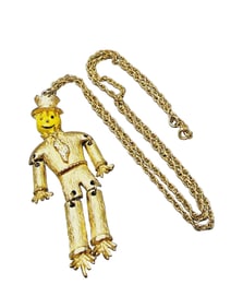 SUPER CUTE VINTAGE ENAMELED FACE ARTICULATING SCARECROW PENDANT NECKLACE 1470