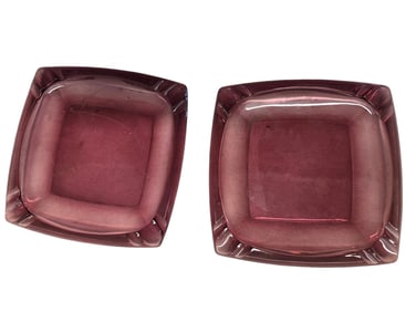 VINTAGE PURPLE PAIR OF MCM GLASS ASHTRAYS