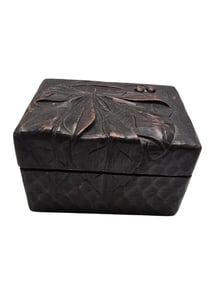 VINTAGE HAND CARVED DIVIDED BOX