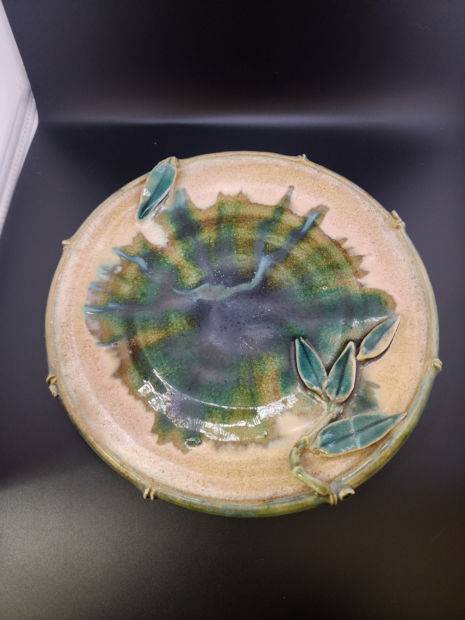 MAJOLICA STYLE GLAZED PLATE: MAJOLICA STYLE GLAZED PLATE, 10", VERY HEAVY