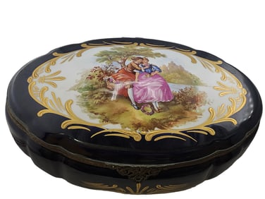 VINTAGE MADE IN FRANCE HAND PAINTED LIMOGE  PORCELAIN FRAGONARD  HINGED LARGE BOX