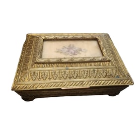 ANTIQUE DORE BRONZE FOOTED DECORATIVE BOX WITH NEEDLE POINT CENTER