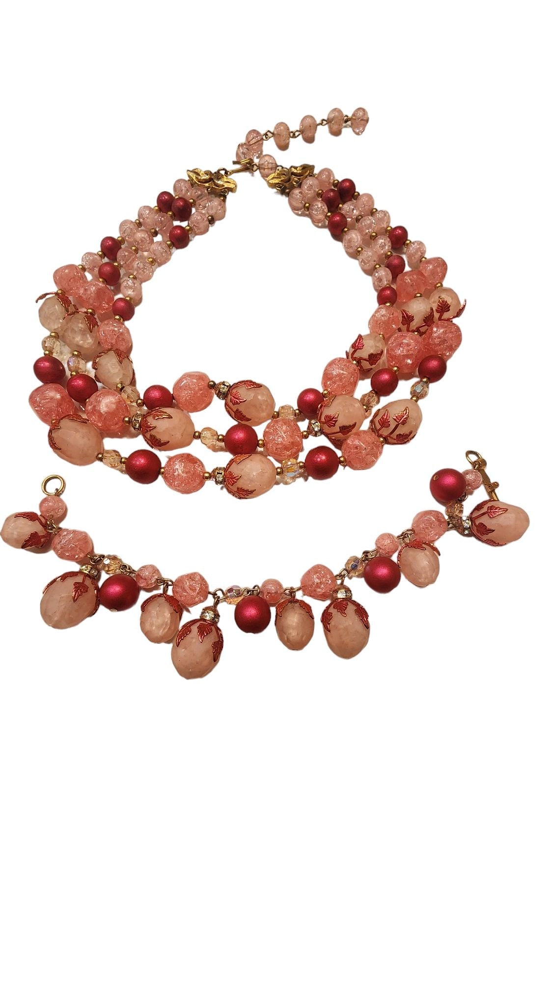 VINTAGE SIGNED DEAUVILLE TRIPLE STRAND ACRYLIC NECKLACE & DANGLE BRACELET: Vintage Signed Deauville Triple Strand Acrylic Necklace & Dangle Bracelet (A4163) Measurement - Necklace: 17" - Bracelet: 7.25" Color: Red, Pink Condition: Very good vintage Signed: Deauville Details: