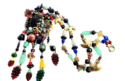 VINTAGE RARE ONE OF A KIND GLASS HODGE PODGE NECKLACE