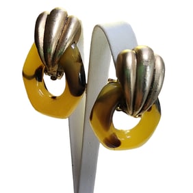 VINTAGE LUCITE & MATTE GOLD HOOP CLIP EARRINGS