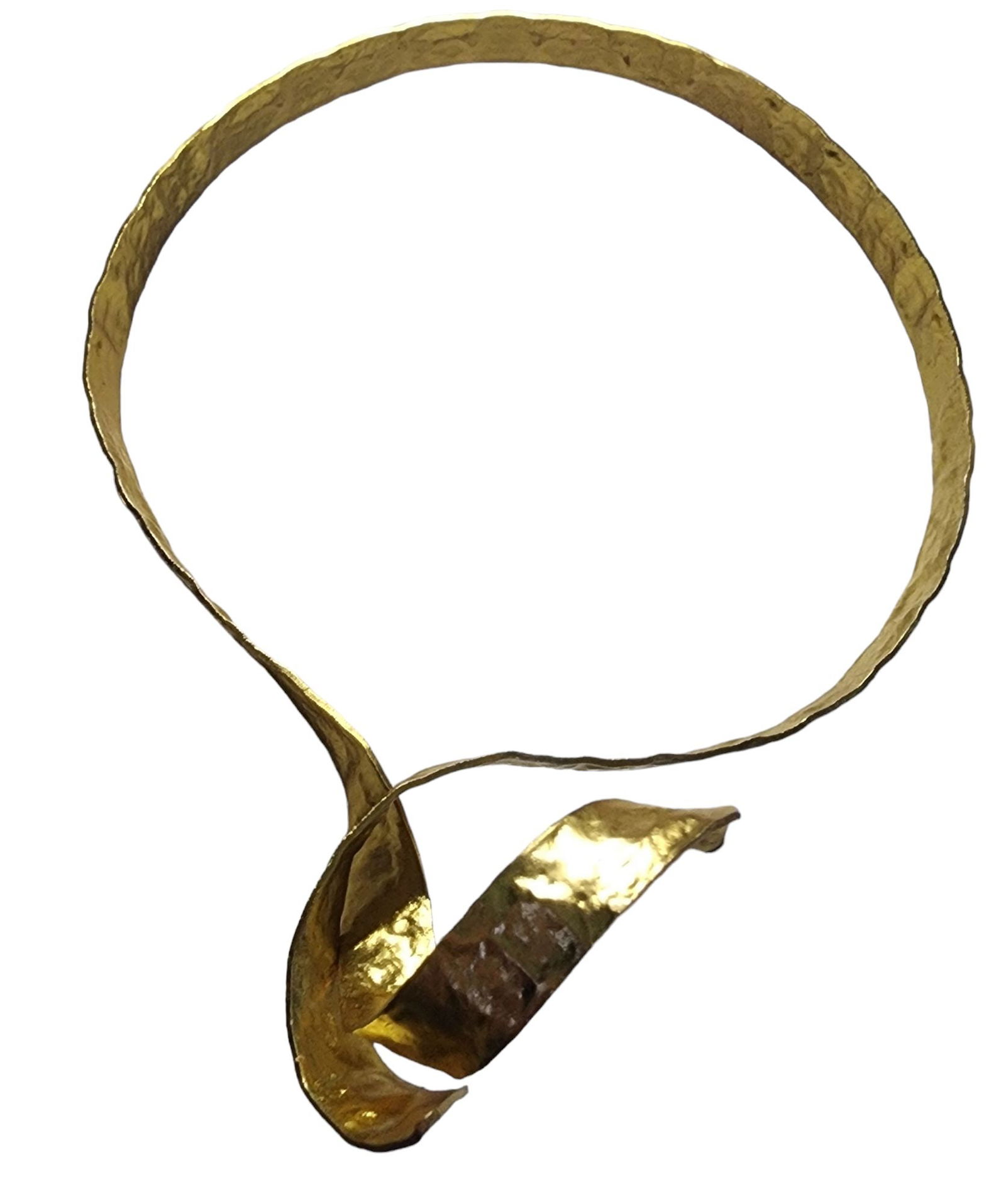 VINTAGE LIGHTWEIGHT FREE FORM ABSTRACT MATTE GOLD COLLAR NECKLACE: Vintage Lightweight Free Form Abstract Matte Gold Collar Necklace (A4211) Size: About 14.5" around the neck Color: Gold Condition: Very good vintage Signed: None WE PROVIDE FREE IN-HOUSE SHIPPING WITH