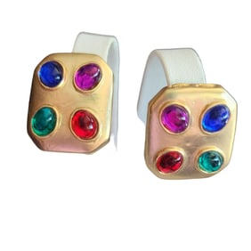 VINTAGE UNSIGNED LUCITE MOGHUL MATTE GOLD CLIP EARRINGS