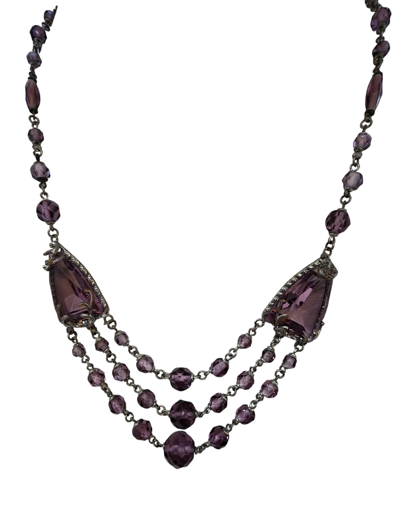 ANTIQUE ART DECO LIGHT PURPLE GLASS WITH FANCY BEZEL NECKLACE (1 of 5)