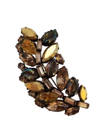 VINTAGE SIGNED REGENCY MOLDED & METALLIC GLASS BROOCH
