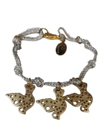 VINTAGE NOS SIGNED BEE CHARMING SILK CORD DOVE CHARM FRIENDSHIP BRACELET