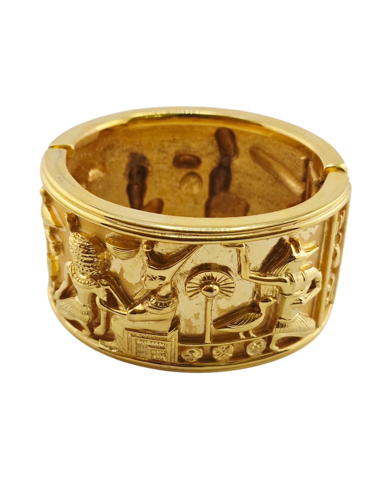 AMAZING ELIZABETH TAYLOR EGYPTIAN REVIVAL CUFF BRACELET (1 of 6)