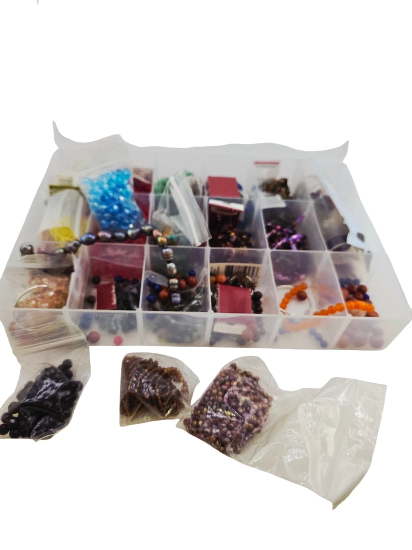 KIT OF ASSORTED BEADS, SEMI PRECIOUS BEADS/CHIP, PEARLS ETC. (1 of 6)